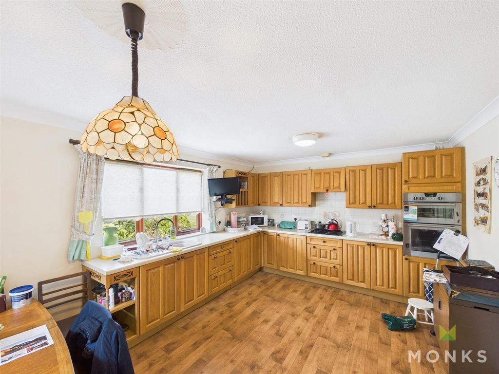 Property photo 3 of 12 Cam01348G0-Pr0639-Still006.Jpg