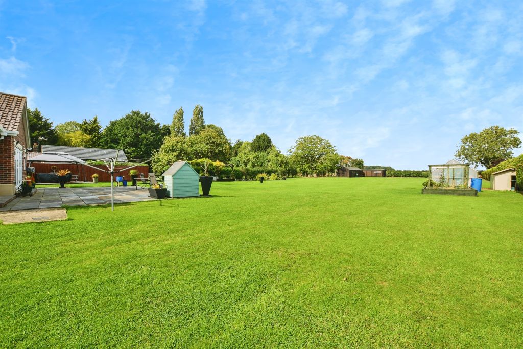 Property photo 2 of 33