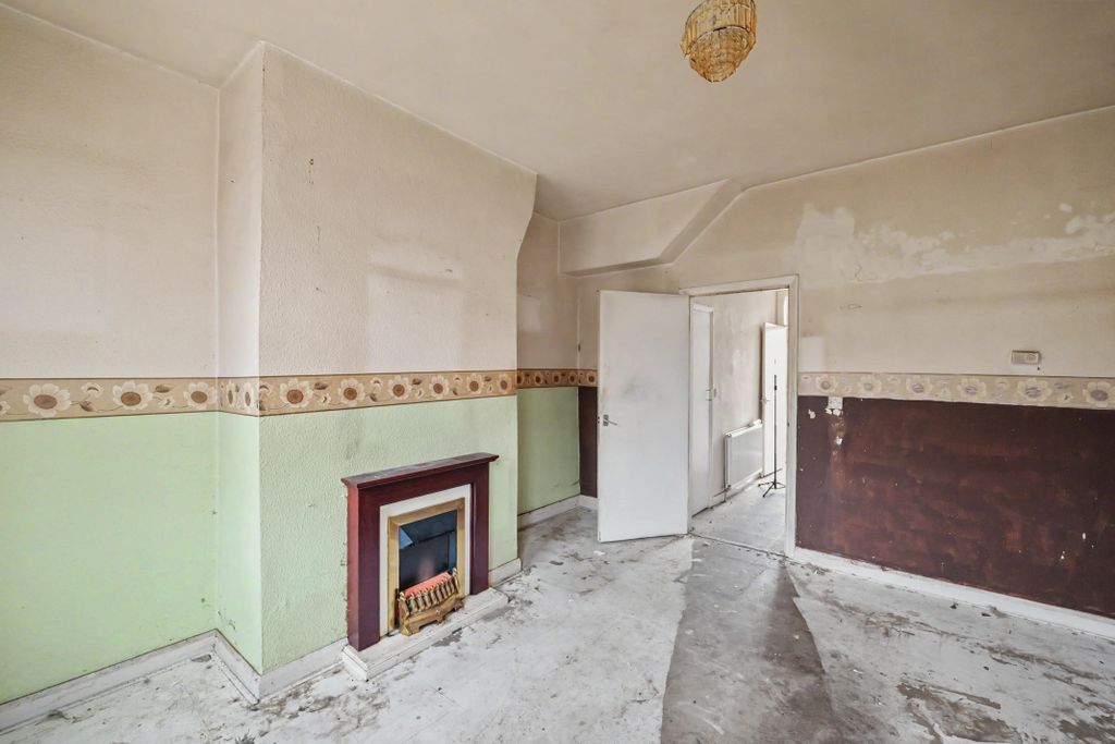 Property photo 3 of 8 31 Canterbury Street, Newcastle Upon Tyne, Ne6 2Jd