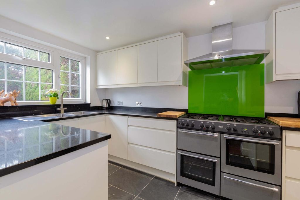 Property photo 2 of 20 Kitchen