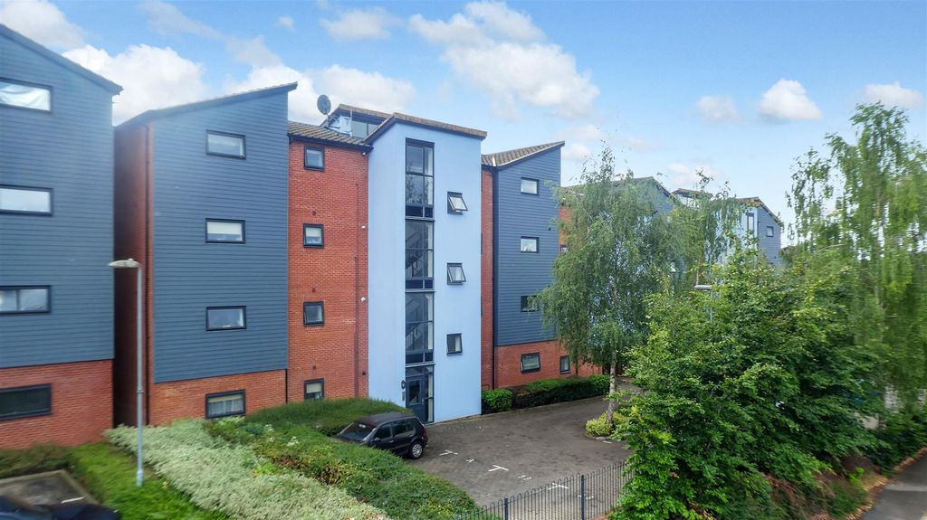 Property photo 2 of 15 1090872.Jpg