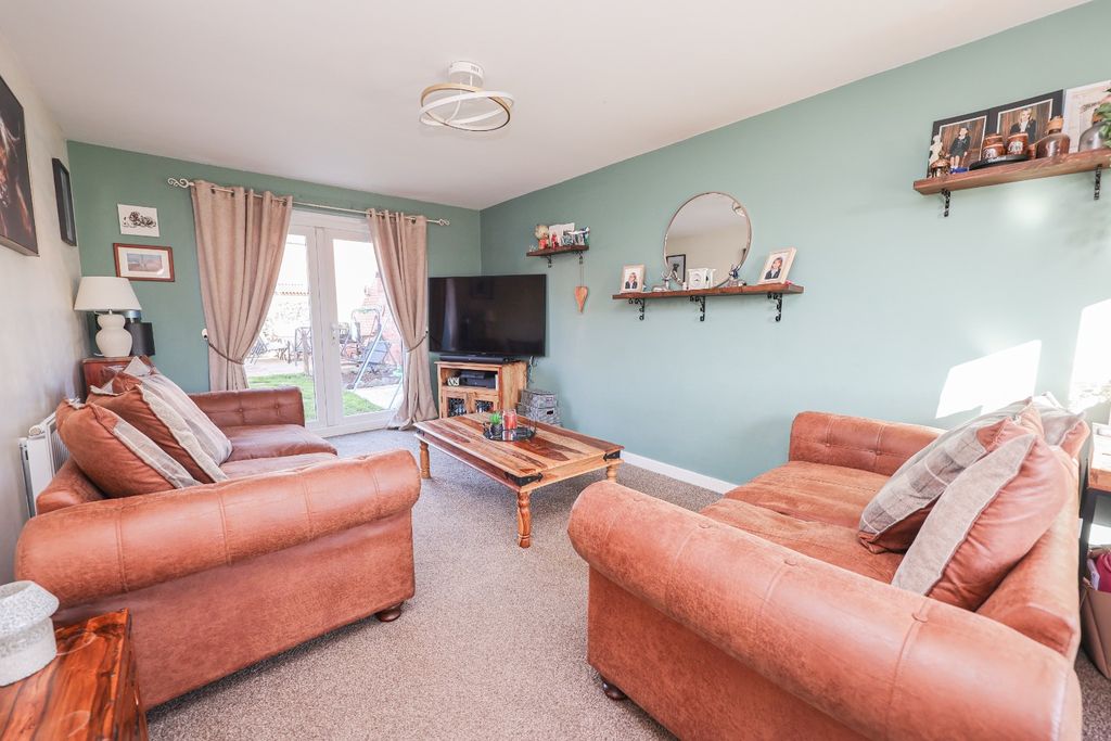 Property photo 3 of 28 4981834