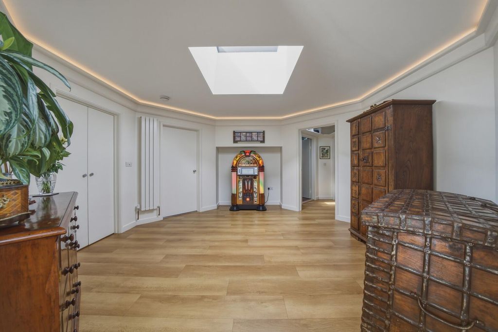 Property photo 3 of 32 Hallway