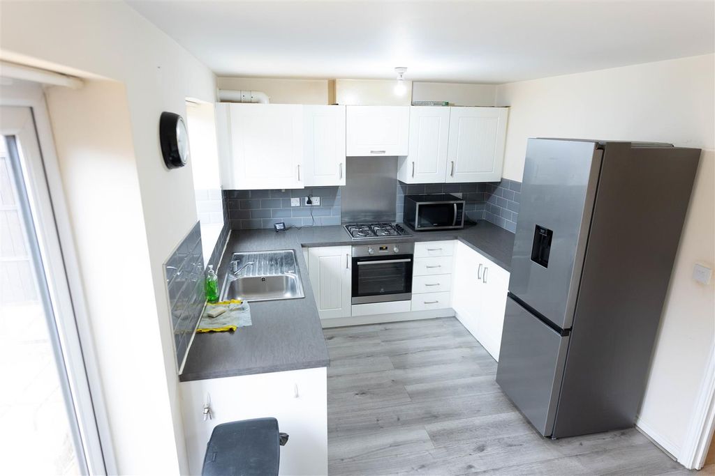 Property photo 2 of 17 Kitchen 1.Jpg