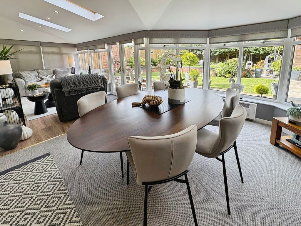 Property photo 3 of 28 Conservatory