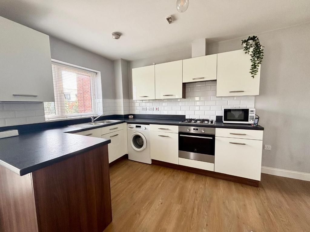 Property photo 3 of 14 Kitchen