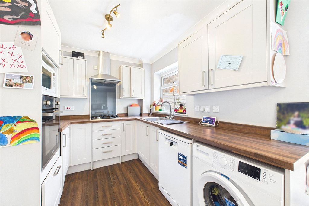 Property photo 3 of 16 Kitchen