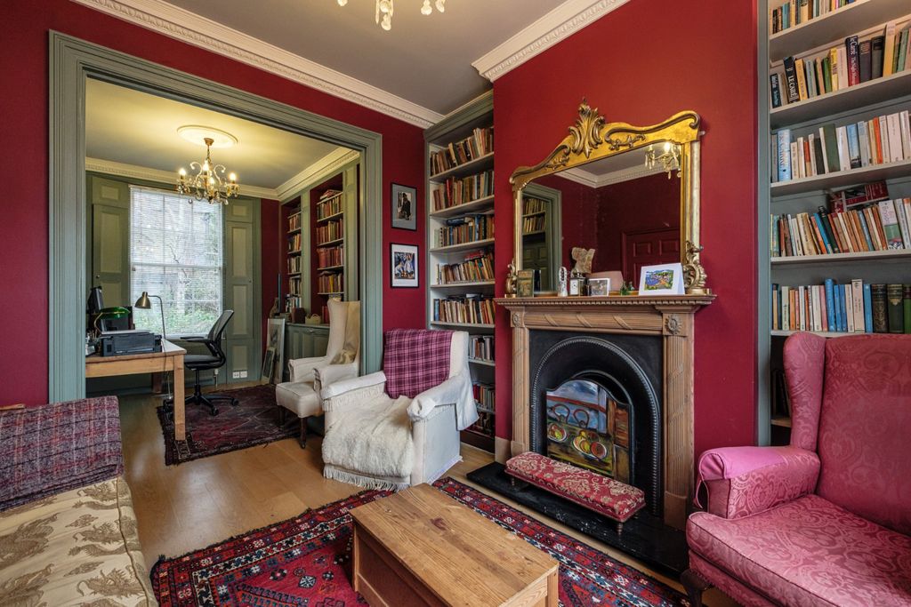 Property photo 2 of 28