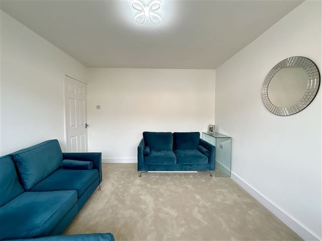 Property photo 3 of 21 Lounge