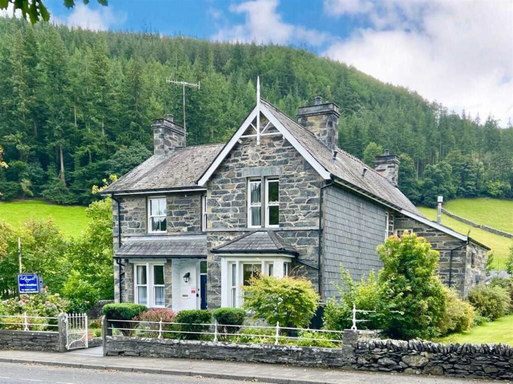 Property photo 2 of 29