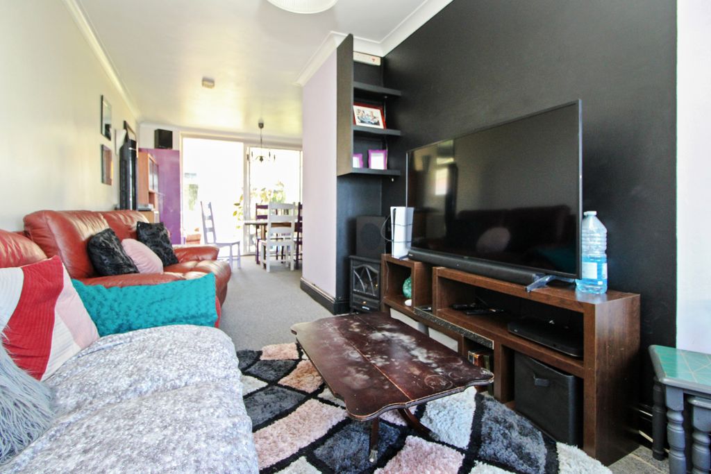 Property photo 3 of 20 Sitting Room