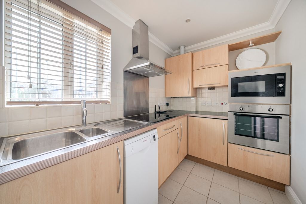 Property photo 3 of 7 Eden Place