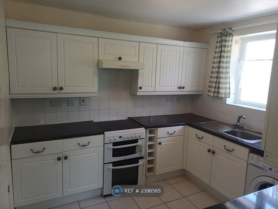 Property photo 3 of 12 Kicthen