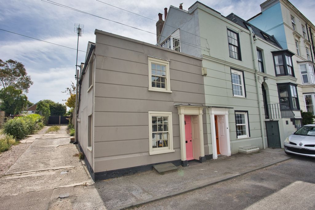 Property photo 1 of 13 Photo 4