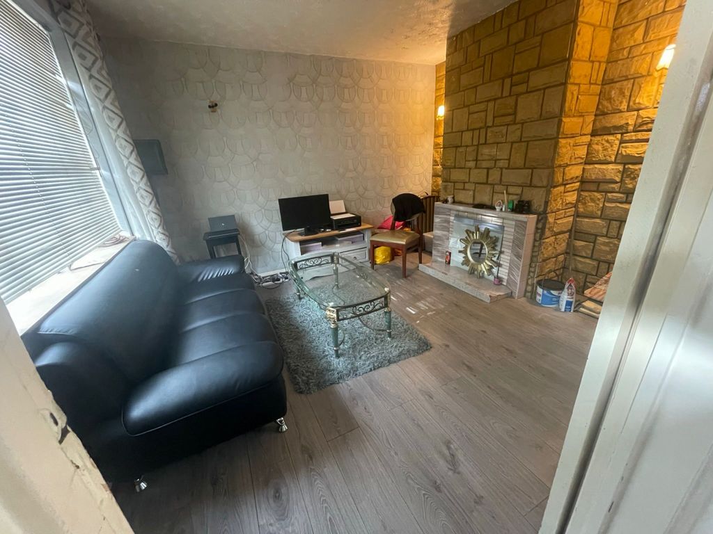 Property photo 1 of 4 Single Room To Rent In A Shared Family House- Â£500 Pcm