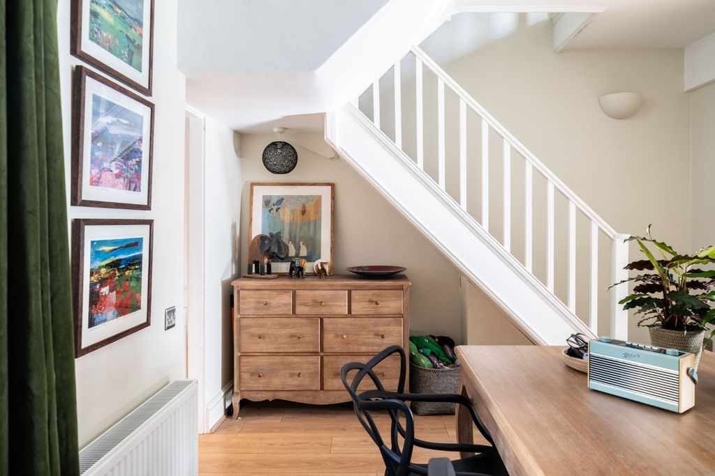 Property photo 2 of 17 4354752
