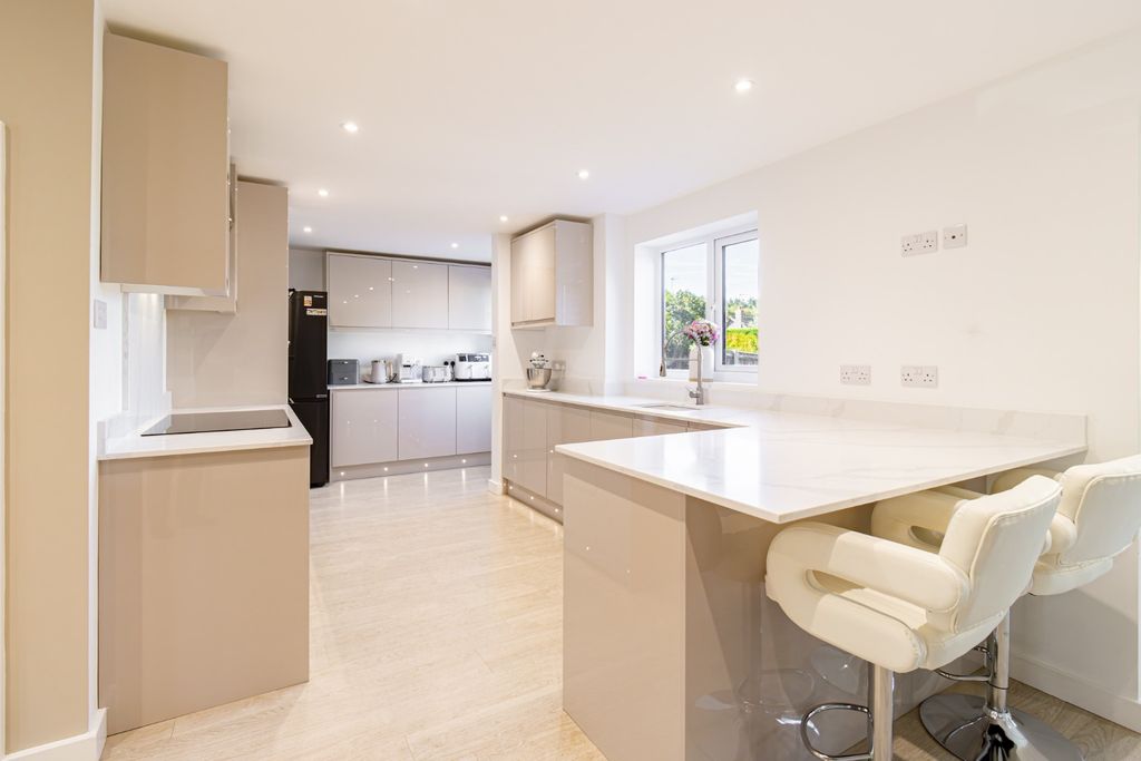 Property photo 3 of 34 5392174