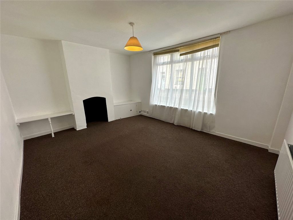 Property photo 2 of 7 Living Room