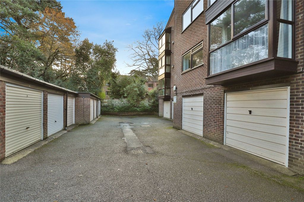 Property photo 2 of 20 Picture No. 17