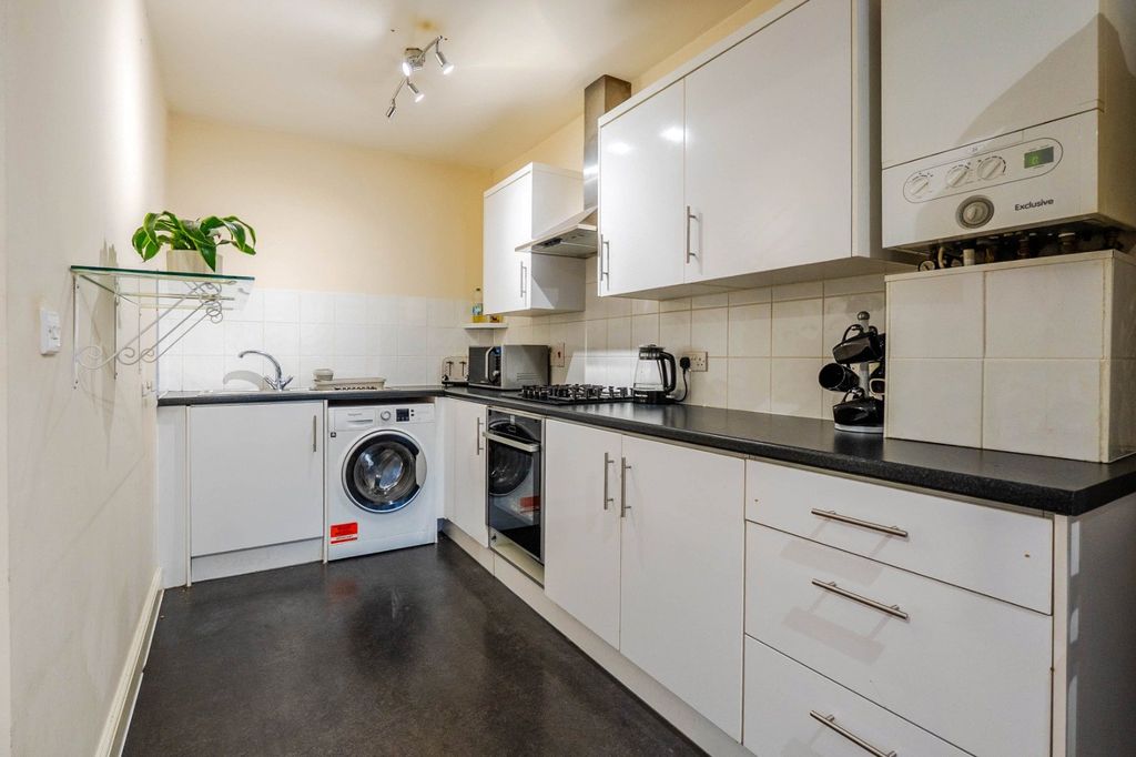 Property photo 2 of 12 Picture No. 14