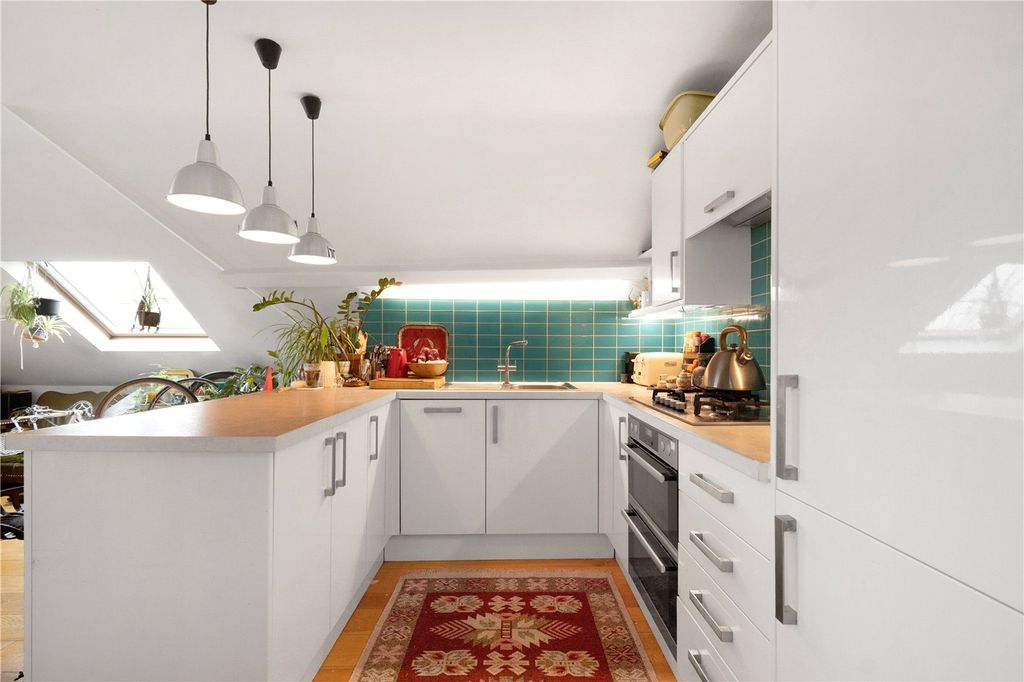 Property photo 3 of 9 Kitchen