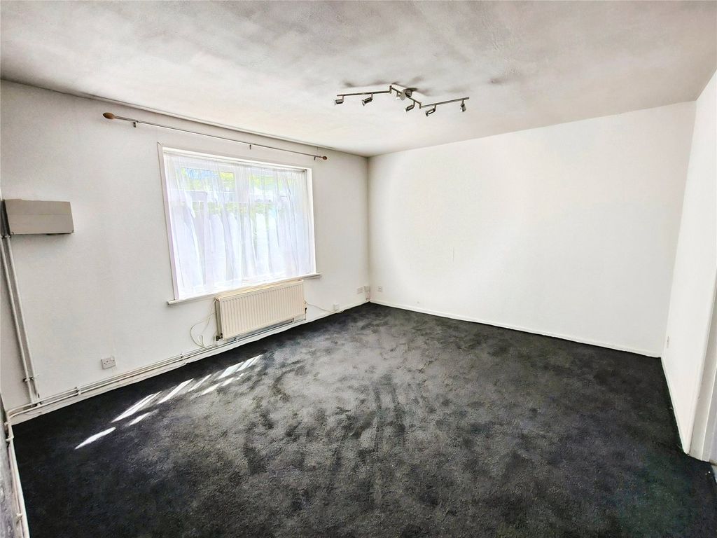 Property photo 2 of 10 Lounge