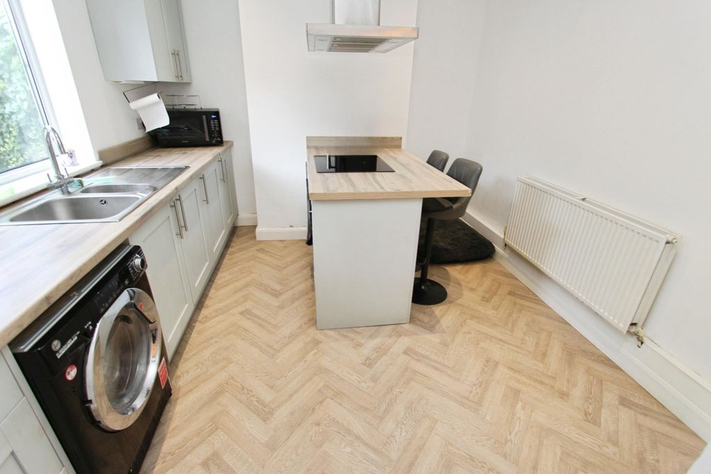 Property photo 2 of 21