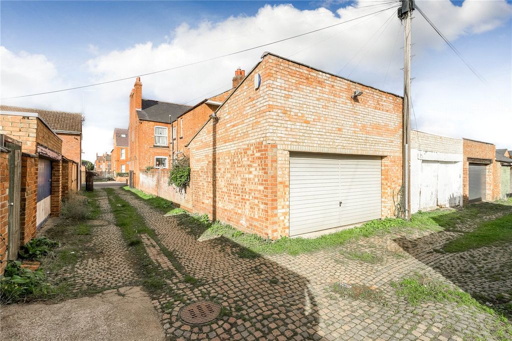 Property photo 2 of 18 Picture No. 21