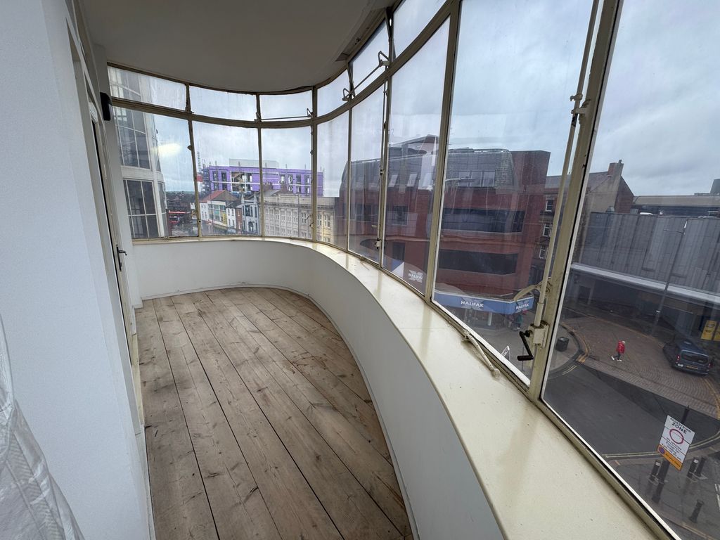 Property photo 2 of 11 Balcony