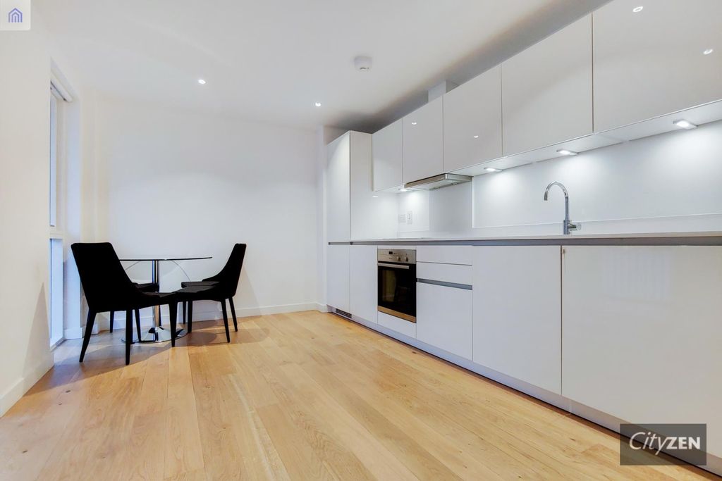 Property photo 2 of 11 Kitchen