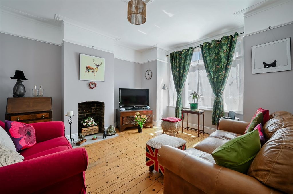 Property photo 2 of 11