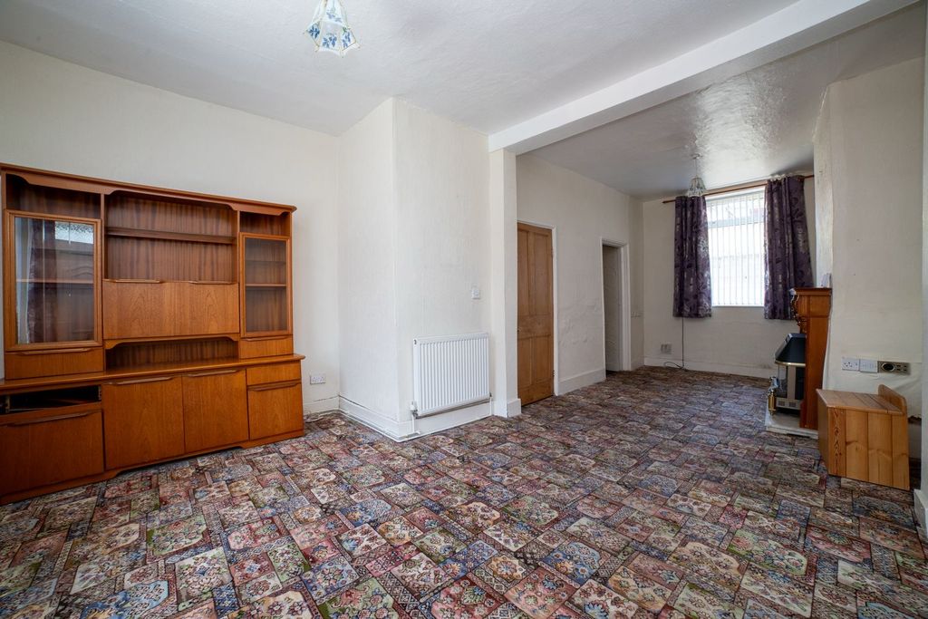 Property photo 2 of 27