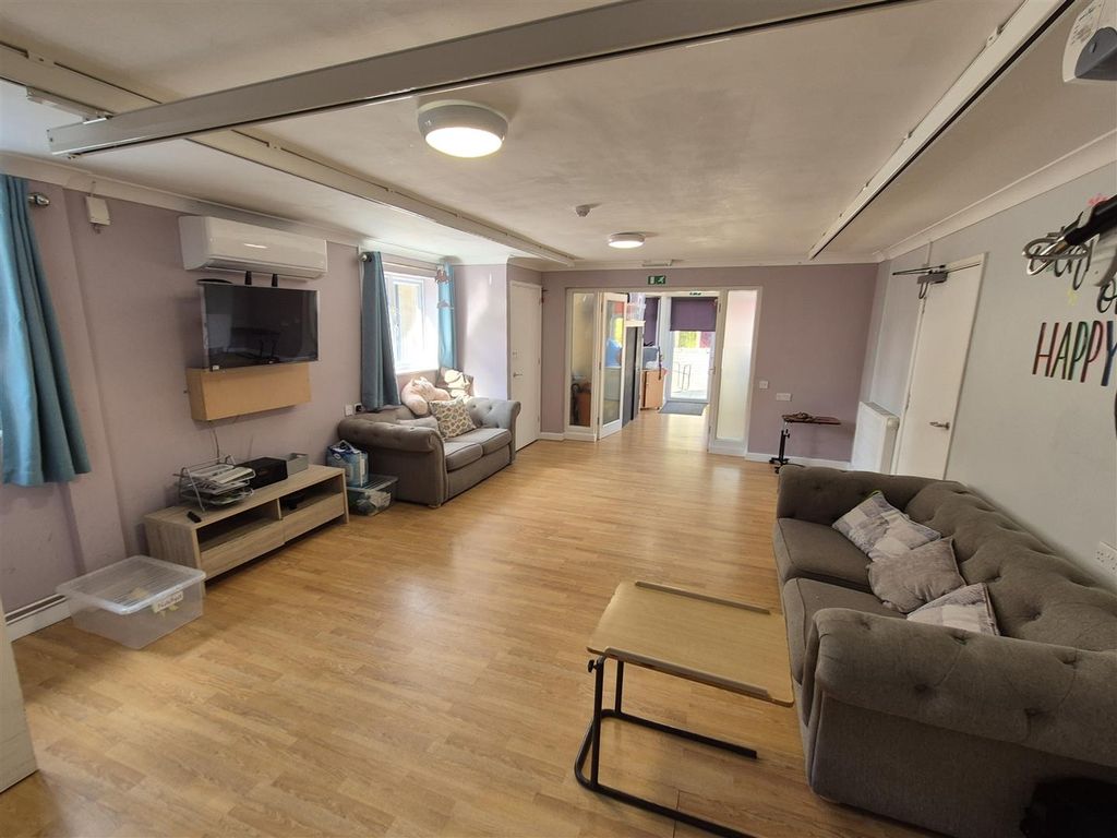 Property photo 3 of 15 17Man1.Jpg
