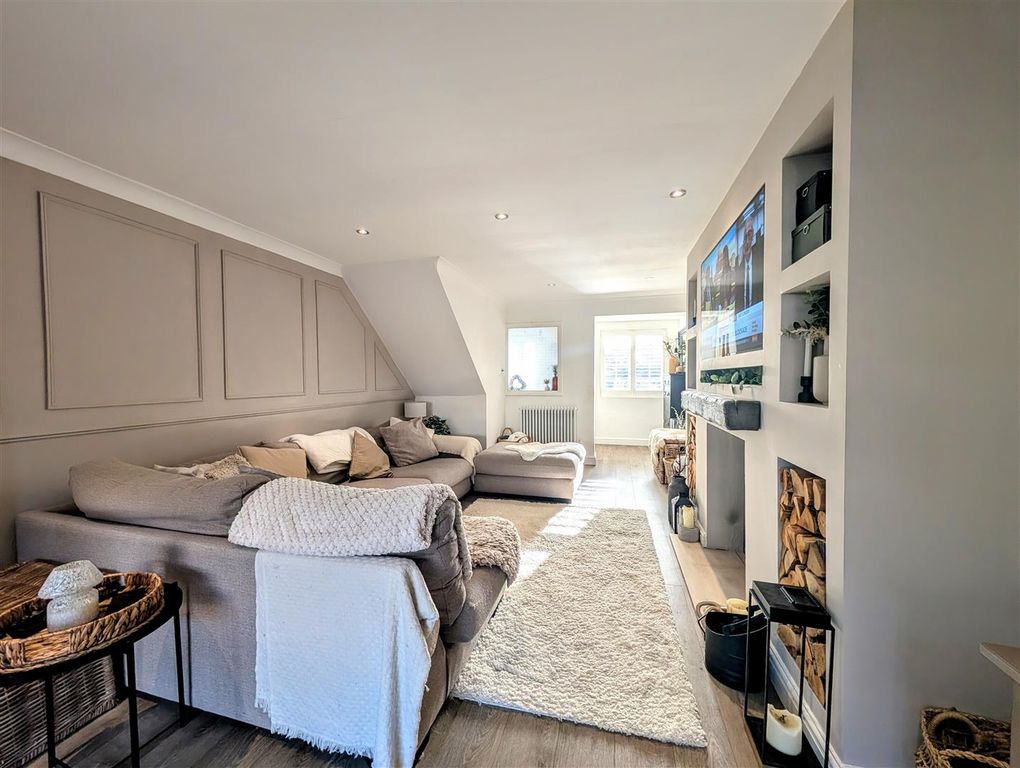 Property photo 3 of 21 Lounge 2.Jpg