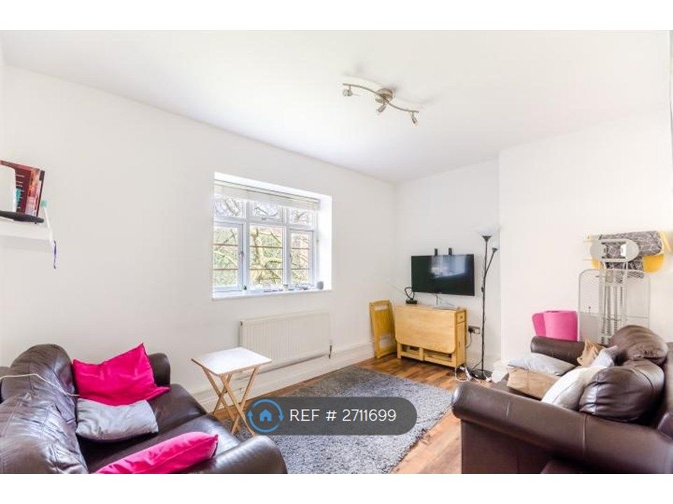 Property photo 1 of 8 Living Room