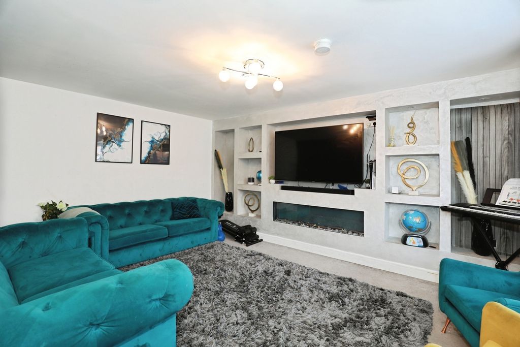 Property photo 2 of 17 Pbox-Img.Jpg