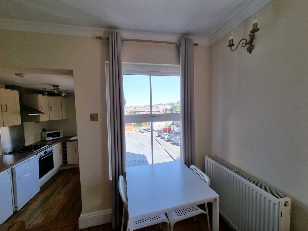 Property photo 3 of 6