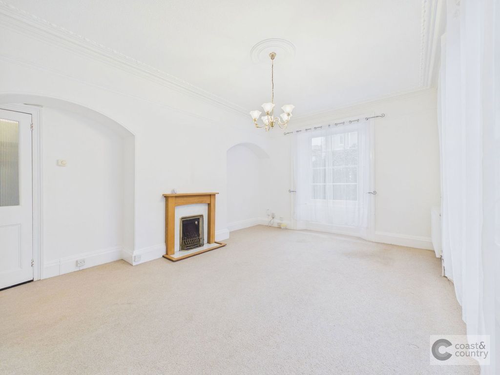 Property photo 2 of 32