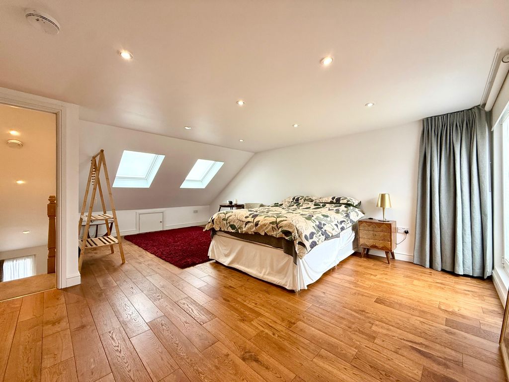 Property photo 2 of 20 M Bedroom Rear View