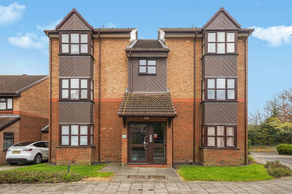 Property photo 1 of 17 External