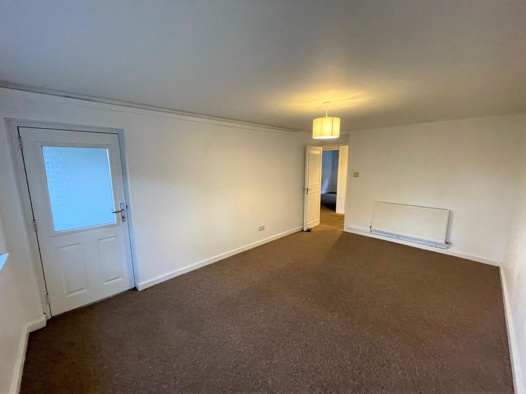 Property photo 3 of 10 Lounge 2.Jpg