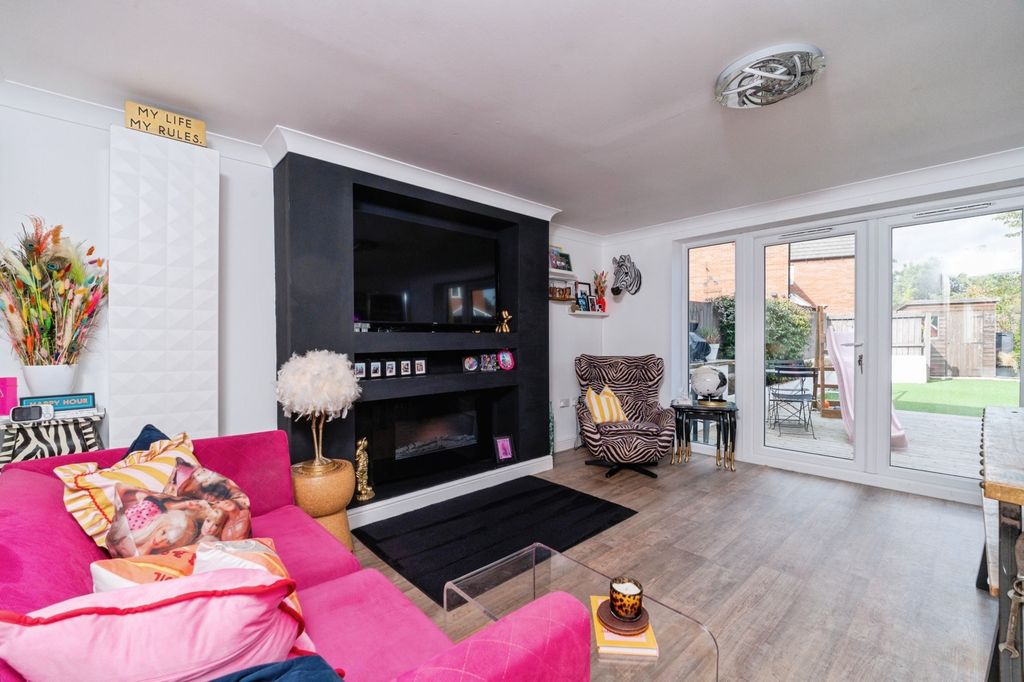 Property photo 3 of 28 Pbox-Img.Jpg