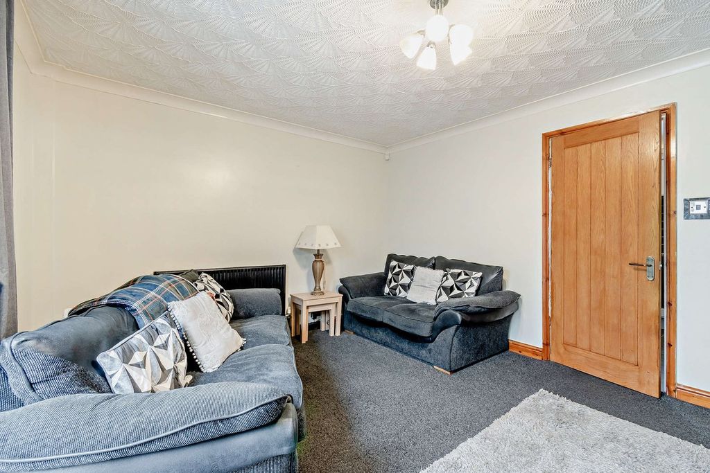 Property photo 2 of 31