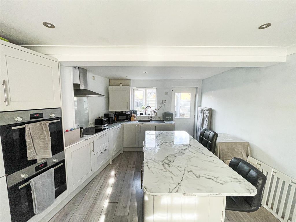 Property photo 3 of 15 Kitchen/Diner