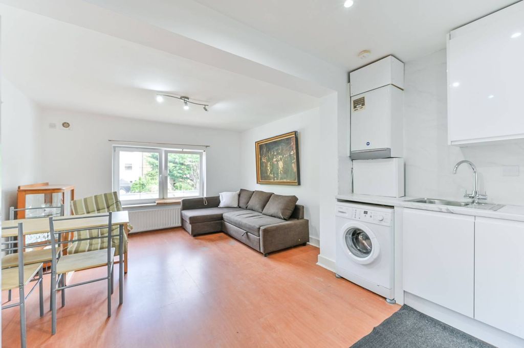 Property photo 2 of 8