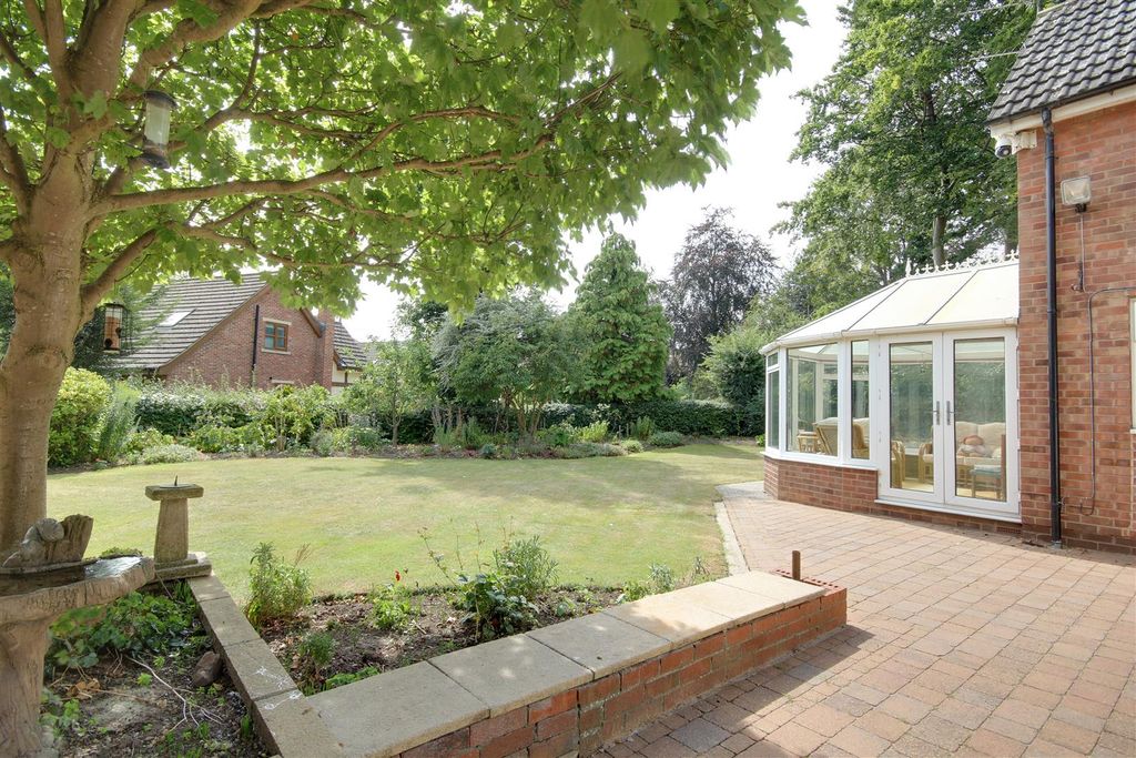 Property photo 3 of 18 Outside