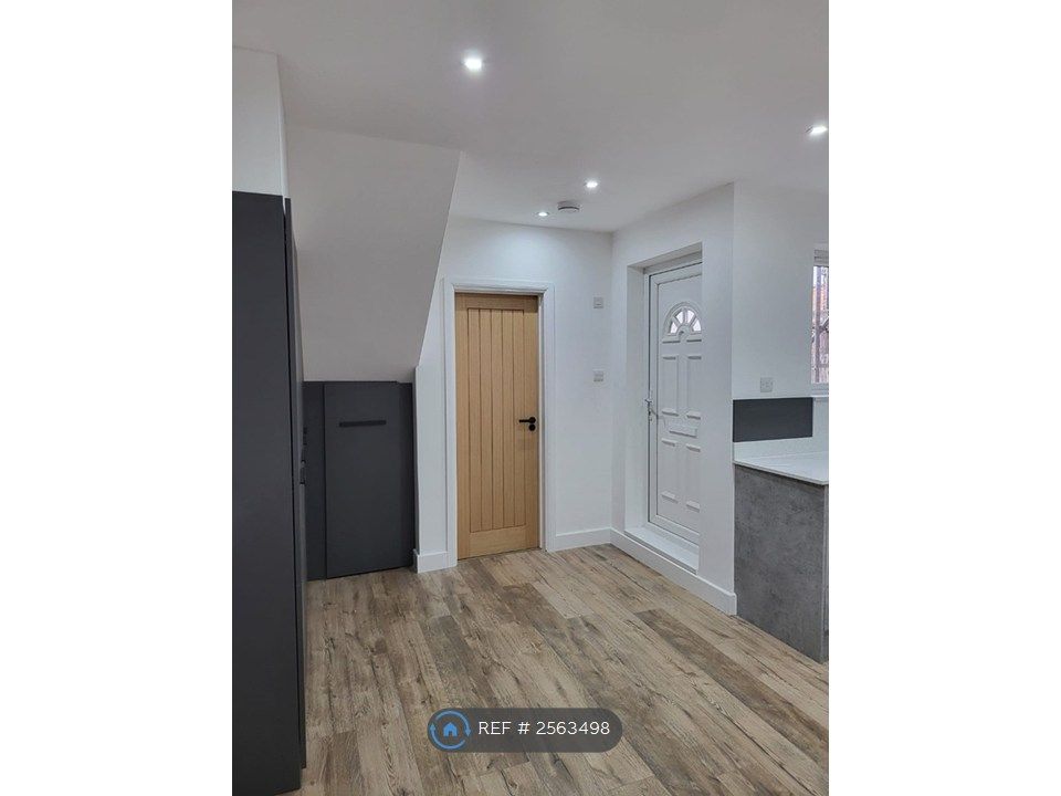 Property photo 2 of 6 Entrance