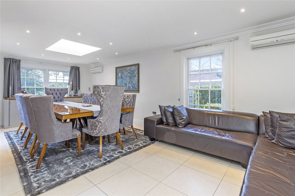 Property photo 3 of 18 Reception/Dining
