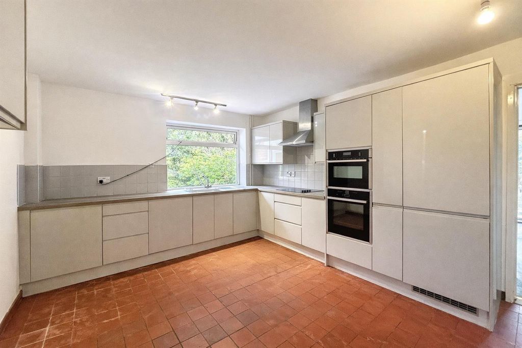 Property photo 2 of 14 Chatgpt Image Feb 4, 2026, 03_01_03 Pm.Png