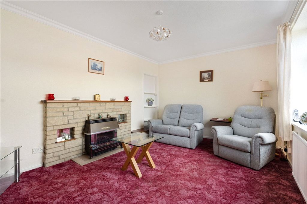 Property photo 3 of 11 Sitting Room